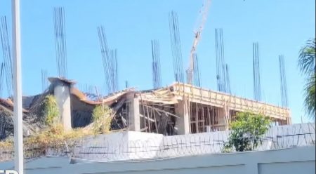 SNS investiga colapso de techo hospital que construye en Azua