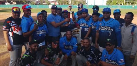 Vitilleros coronan campeones de la Copa Navideña Villa Faro Vitilleros coronan campeones de la Copa Navideña Villa Faro