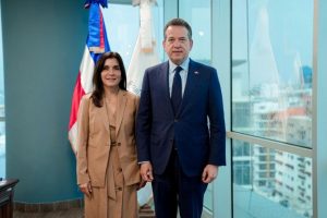Ministro dominicano Industria recibe a Embajadora de EE. UU. Ministro dominicano Industria recibe a Embajadora de EE. UU.