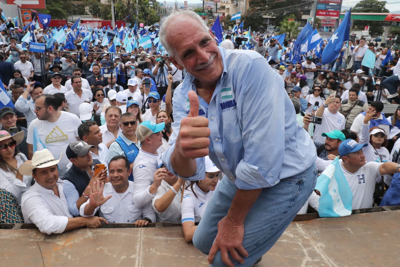 HONDURAS: Declaran a Nasry Asfura como presidente electo imagen