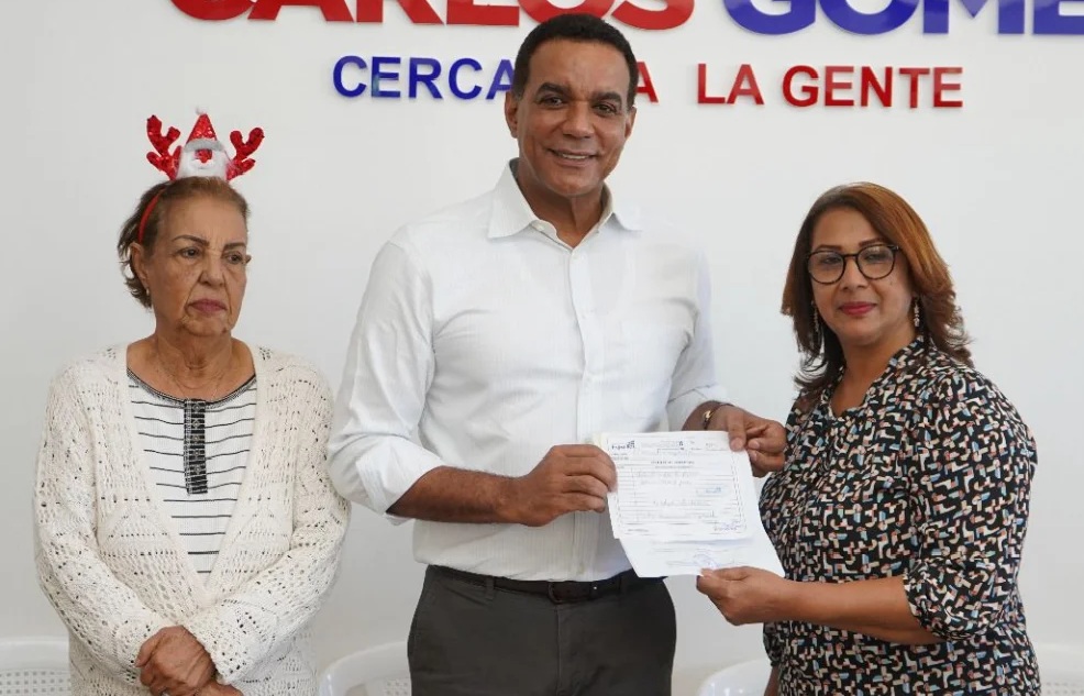 Senador Carlos Gómez entrega donaciones navideñas a instituciones comunitarias