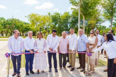 Collado inaugura en Bayahíbe un parqueo para 200 vehículos Collado inaugura en Bayahíbe un parqueo para 200 vehículos