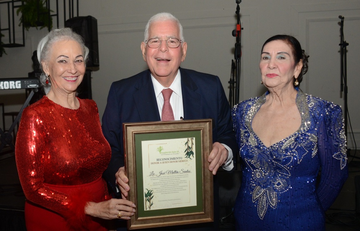 SPM: Fundación reconoce con placa a empresario José Mallén imagen