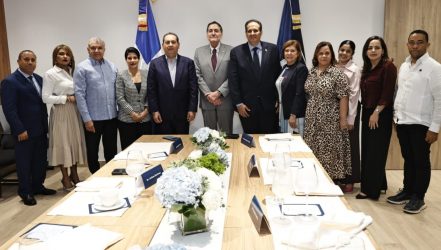 Director OPS-OMS se reúne con autoridades salud dominicanas Director OPS-OMS se reúne con autoridades salud dominicanas