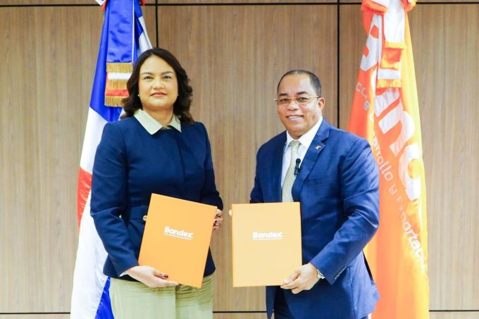 BANDEX y FemRD acuerdan crédito a mujeres empresarias imagen