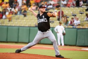Leones propinan paliza a las Aguilas; Toros vencen Gigantes