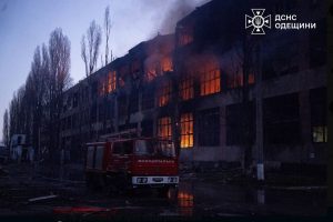 Zelenski denuncia un ataque ruso con 450 drones y 30 misiles Zelenski denuncia un ataque ruso con 450 drones y 30 misiles