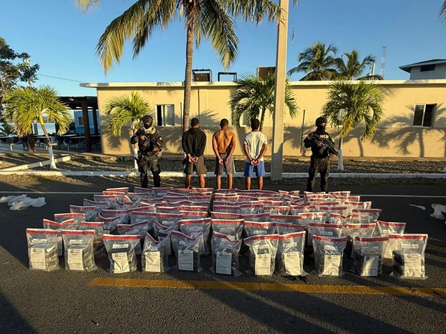 DNCD ocupa 429 paquetes de cocaína en las costas de Baní DNCD ocupa 429 paquetes de cocaína en las costas de Baní