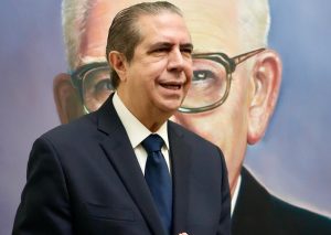 Francisco Javier reafirma su compromiso con familia RD