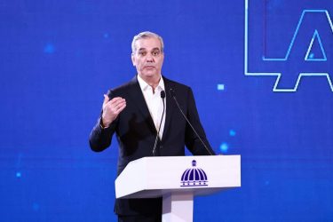 Abinader invita a diáspora  a visitar su país en esta Navidad