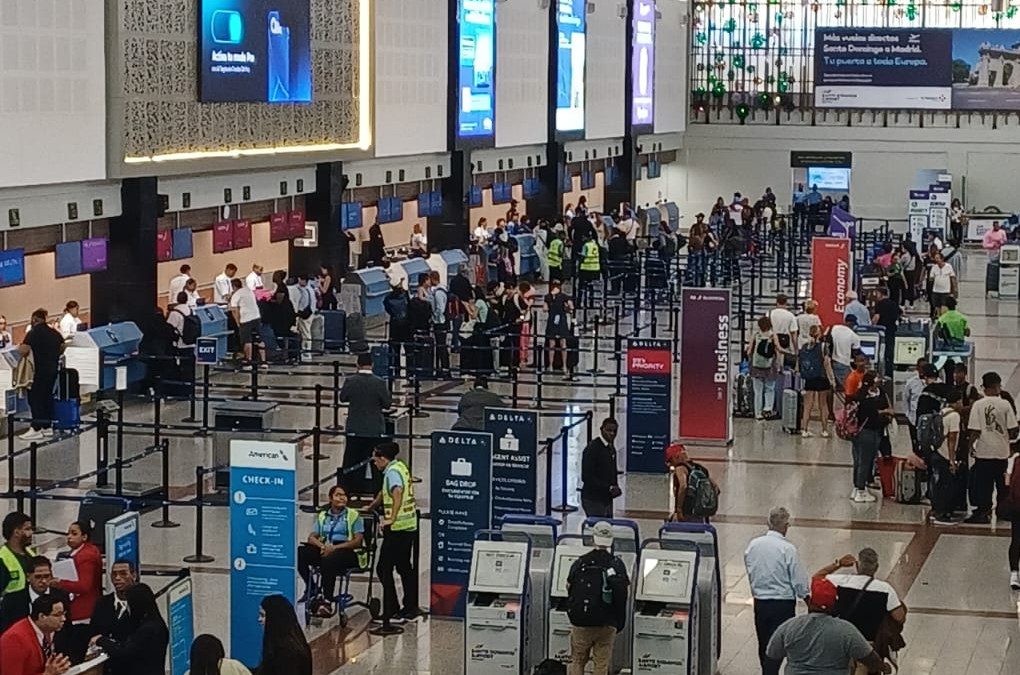 Cancelados 46 vuelos desde y hacia RD por tormenta en E.U. Cancelados 46 vuelos desde y hacia RD por tormenta en E.U.