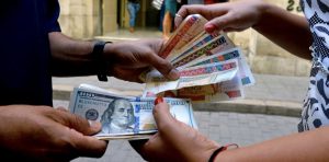 CUBA: Gobierno oficializa la dolarización parcial economía CUBA: Gobierno oficializa la dolarización parcial economía