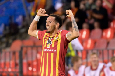 Dominicano Edarlyn Reyes se destaca en el fútbol de Rusia