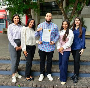 Egresados del INTEC patentizan dispositivo electrónico a niños Egresados del INTEC patentizan dispositivo electrónico a niños