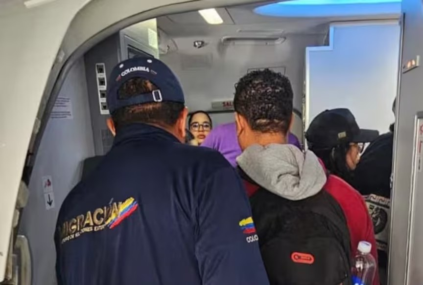 Colombia expulsa dominicano que usaba documentos falsos imagen