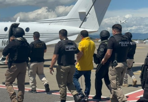 RD extradita a EU dominicano acusado de asalto mano armada RD extradita a EU dominicano acusado de asalto mano armada