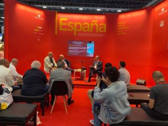 Escritor dominicano presenta en Feria Guadalajara poemario Escritor dominicano presenta en Feria Guadalajara poemario