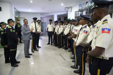 Culminan entrenamiento de policías haitianos en Colombia Culminan entrenamiento de policías haitianos en Colombia