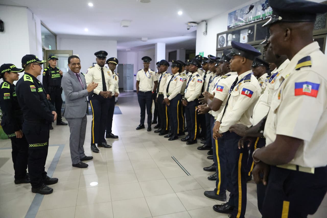 Culminan entrenamiento de policías haitianos en Colombia imagen
