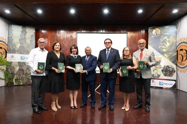 Euri Cabral pone en circulación libro Ercilia Pepín en Santiago Euri Cabral pone en circulación libro Ercilia Pepín en Santiago