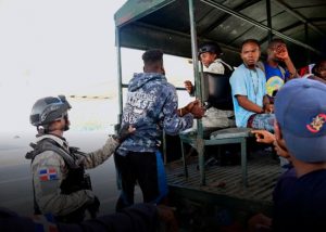 DGM apresa 1,470 haitianos ilegales y deporta a otros 1,279 DGM apresa 1,470 haitianos ilegales y deporta a otros 1,279