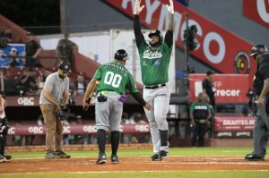 Sanó, Lester y Rodríguez pegan jonrones en el beisbol de la RD Sanó, Lester y Rodríguez pegan jonrones en el beisbol de la RD