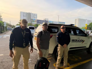 Colombia expulsa dominicano iría a Europa con papeles falsos Colombia expulsa dominicano iría a Europa con papeles falsos