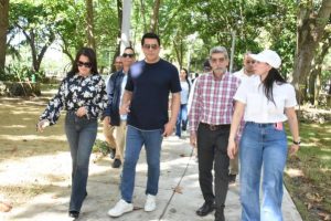 Ministro de Turismo supervisa reconstrucción parque La Caleta