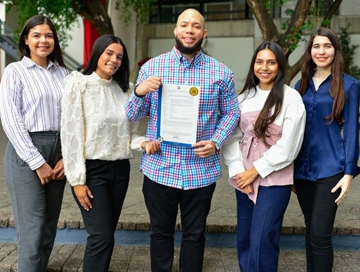 Egresados del INTEC patentizan dispositivo electrónico para niños imagen