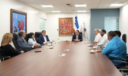 Ministro Industria, Comercio se reúne con dueños Mipymes Ministro Industria, Comercio se reúne con dueños Mipymes