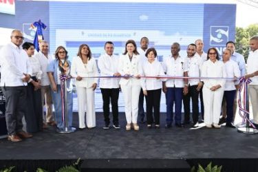 Gobierno entrega remozada la emergencia del Hospital de Baní