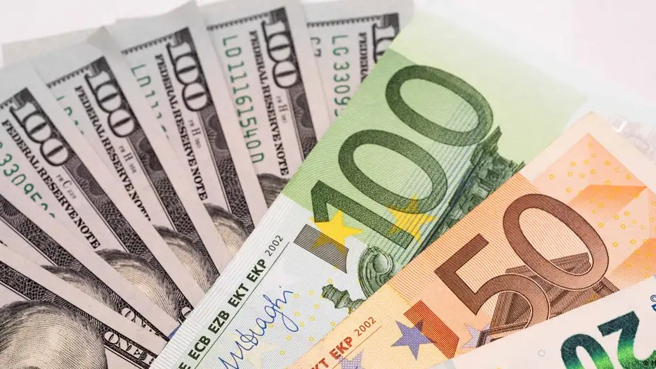 El dólar subió y era vendido a RD$63.98; euro sigue RD$76.44