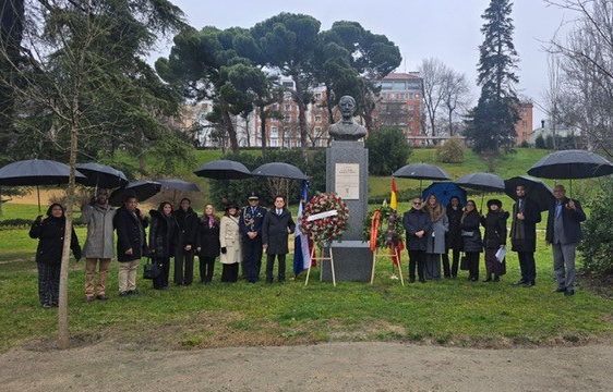 MADRID: Dominicanos honran a Duarte con ofrenda floral imagen