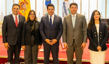 El BHD proyecta inversiones en la RD tras presencia en FITUR