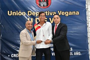 Tenista Enmanuel Muñoz es premiado Atleta del Año en LV Tenista Enmanuel Muñoz es premiado Atleta del Año en LV