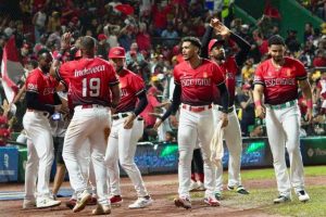 Escogido amplía ventaja en primero; Gigantes vencen Toros