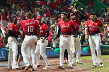 Escogido amplía ventaja en primero; Gigantes vencen Toros Escogido amplía ventaja en primero; Gigantes vencen Toros