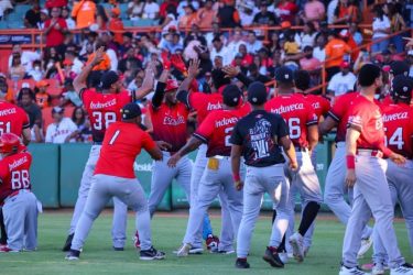 Leones del Escogido a una victoria bicampeonato beisbol