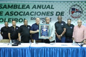 FEDOVOLI continúa fomento del deporte de la malla alta en RD