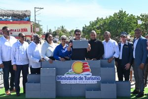 Turismo deja iniciados trabajos mejoramiento de playa en SPM Turismo deja iniciados trabajos mejoramiento de playa en SPM