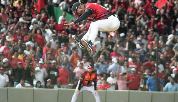 Leones del Escogido se coronan campeones beisbol dominicano Leones del Escogido se coronan campeones beisbol dominicano