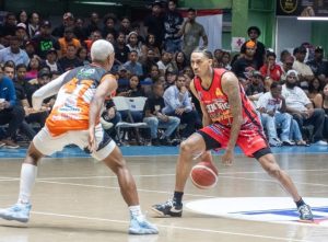 Savica barre semifinal A en TBS Higüey; Centro resiste ante AG