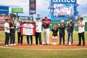 Leones del Escogido rinden homenaje a Juan Marichal Leones del Escogido rinden homenaje a Juan Marichal