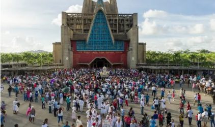 Virus gripal impidió Abinader asistir a Basílica, dijo su esposa