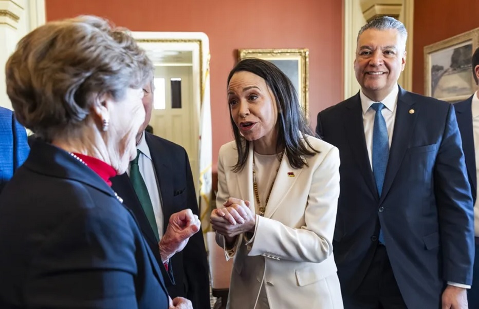 Machado dice le «presentó» a Trump medalla Nobel de la Paz