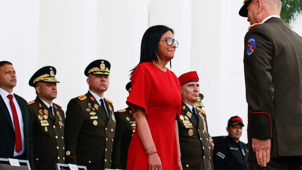 Militares reconocen a Delcy como su comandante en jefe imagen