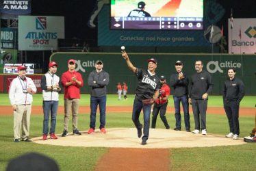 Leones del Escogido rinden homenaje a Moisés Alou