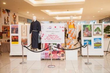 Embajada de Japón inaugura exposición calendarios y trajes 