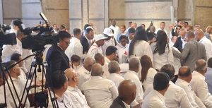 Padre de Ramfis Trujillo se desmaya durante misa Basílica Padre de Ramfis Trujillo se desmaya durante misa Basílica