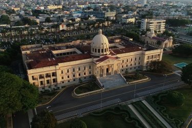 Abinader cambia funcionarios buscando dar giro al Gobierno